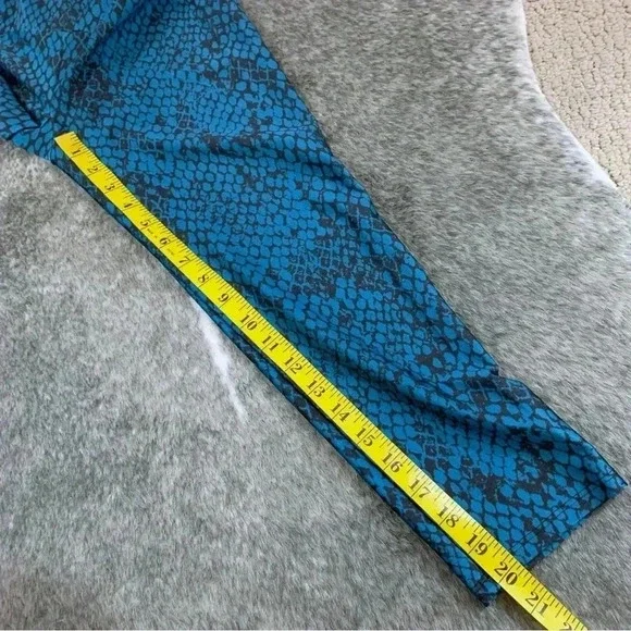 Goldsheep Snake Print Crop Leggings - Picture 13 of 13